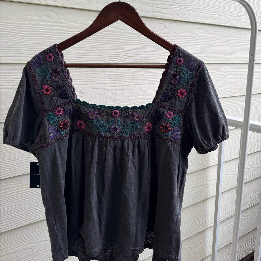 NWT Lucky Brand - Embroidered Gray Blouse with Floral Design - Picture 7 of 7